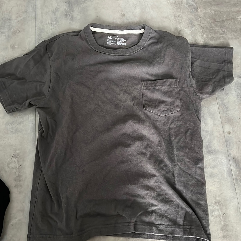 Uniqlo t shirt